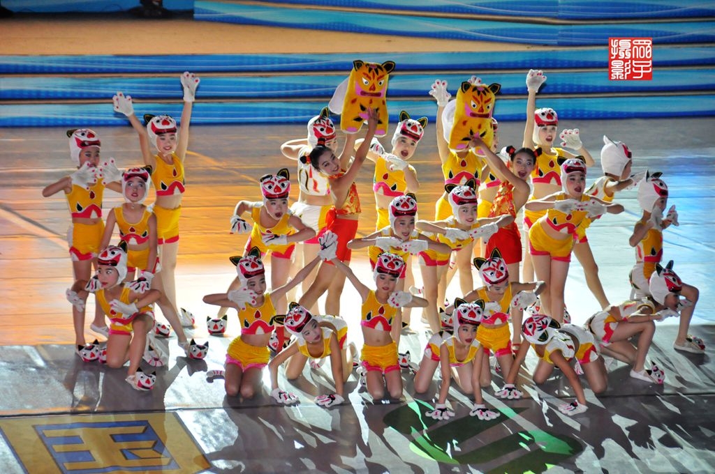 青島燈光音響租賃,青島演出設(shè)備租賃,青島LED屏租賃,青島舞美制作搭建