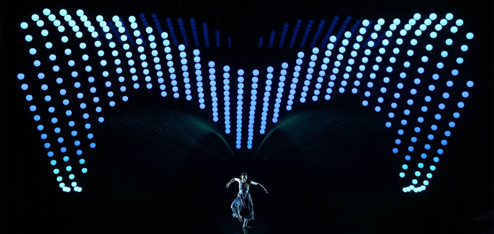 青島活動(dòng)策劃,青島燈光音響租賃,青島演出設(shè)備租賃